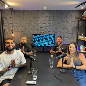 Um pouco do que rolou no nosso último episódio, @manucaleite apresenta uma visão do yoga que vai muito além da atividade física..O episódio está imperdível. Acesse através da nossa link da bio..#yogap (2)